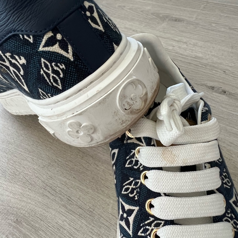 Louis Vuitton Sneakers - Picture 3 of 6